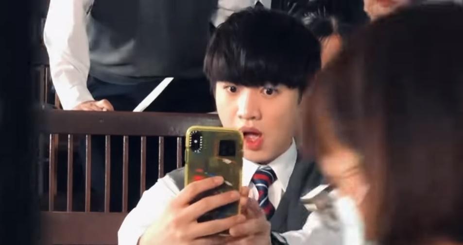 Jer不時扮鬼臉,盡顯柳三歲本色。