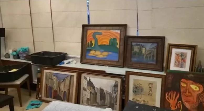 警方檢獲失竊畫作。(互聯網)