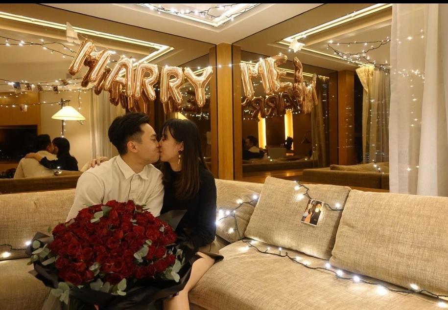 張梓峯今年初與拍拖10年的女友結婚。
