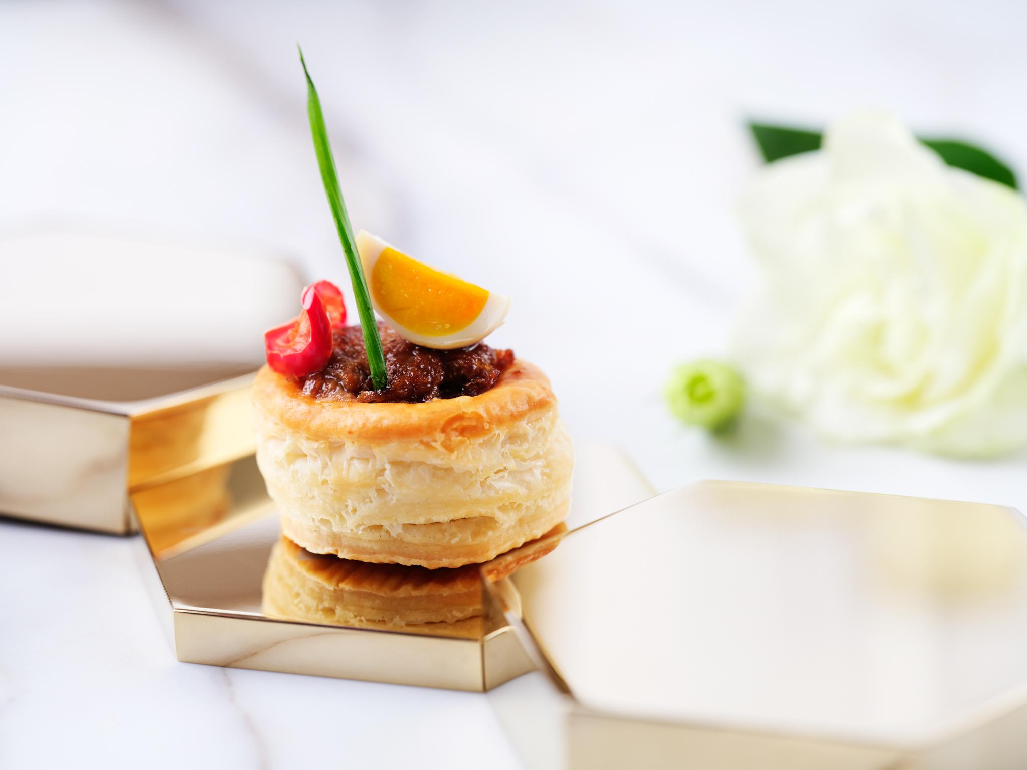 慢煮黑毛豬腩肉酥皮盒配鵪鶉蛋