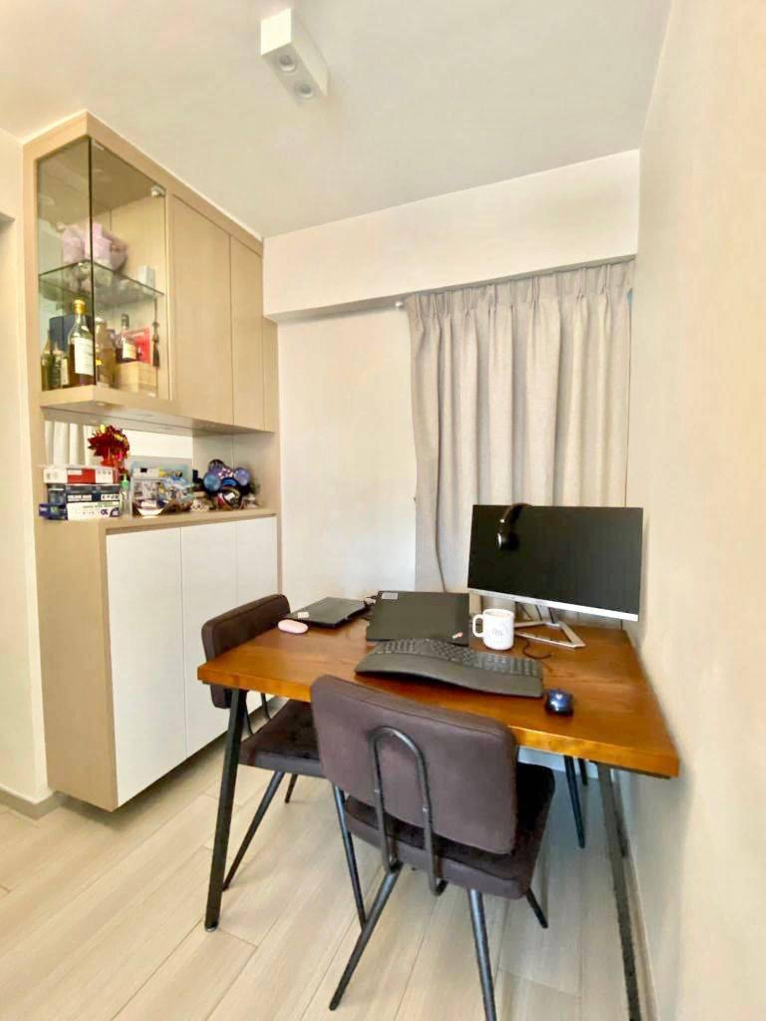 飯廳面積不算太大,但足夠兩口子溫馨用膳,或作為工作間使用。