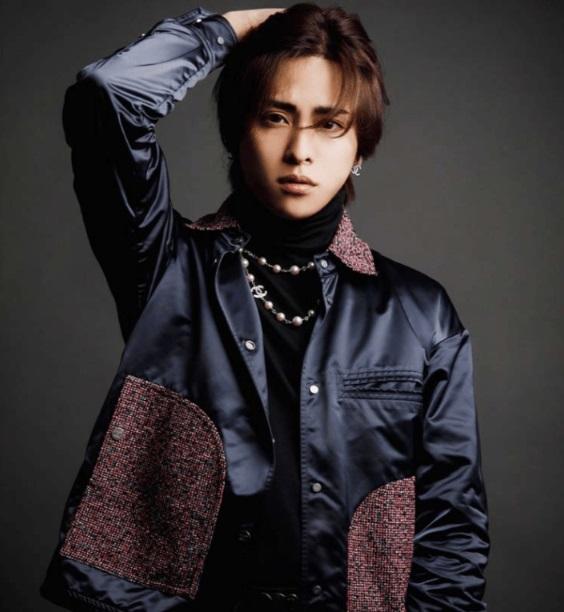 咲人近年由牛郎界紅到網絡,躋身網紅行列。