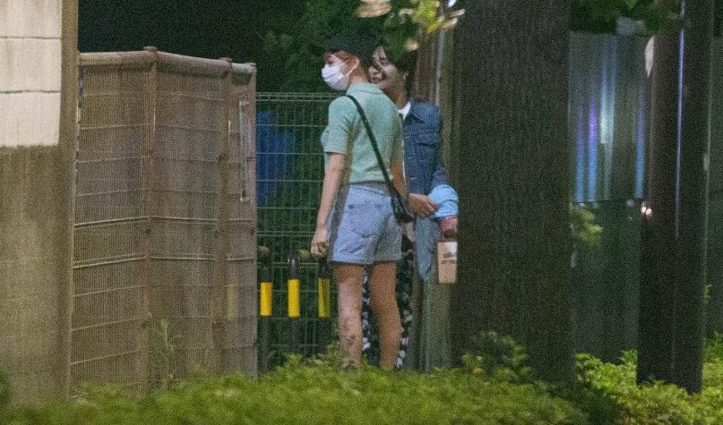 明日花與咲人被發現6月23日晚上從女方寓所出發,一同搭的士到東京一家隱世壽司店撐枱腳。