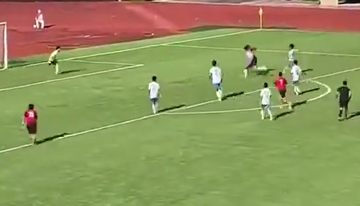 清遠仍領先之下,球隊後防突然表示懶散,被對手追平。(影片截圖)