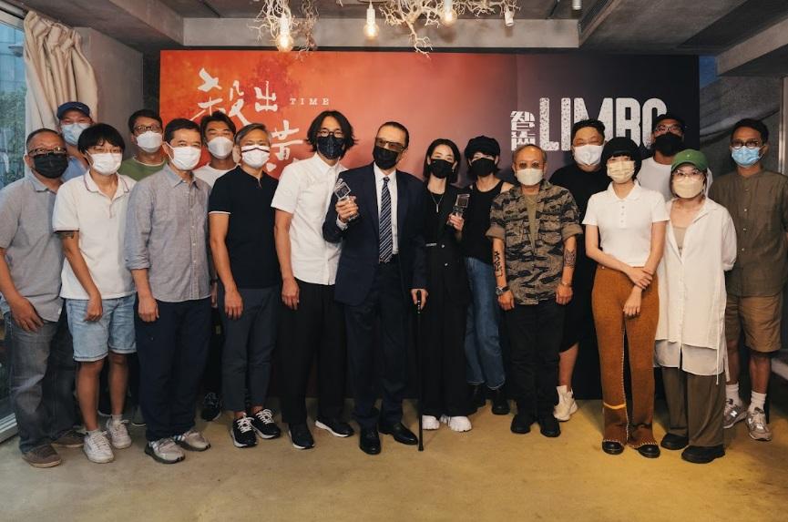 謝賢聯同《殺出個黃昏》及《智齒》的台前幕後一同舉行祝捷會。