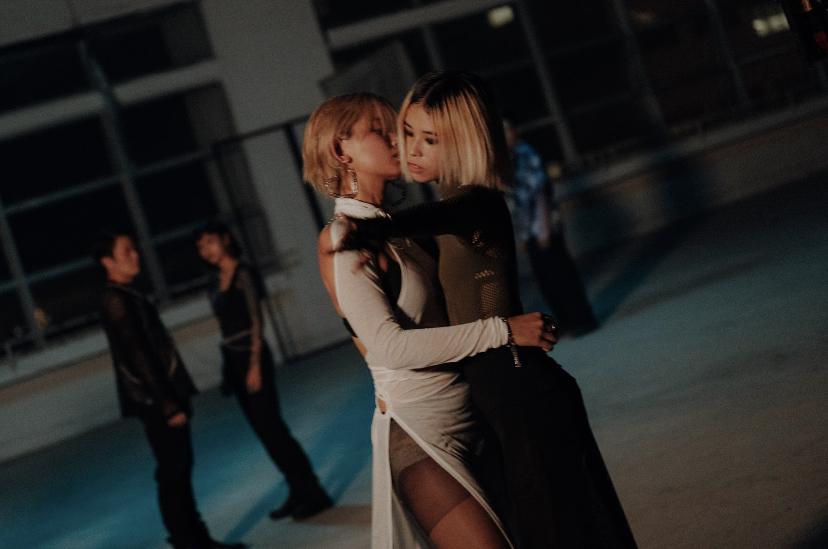 王嘉儀在新歌《自然變態》MV中首度跳舞。