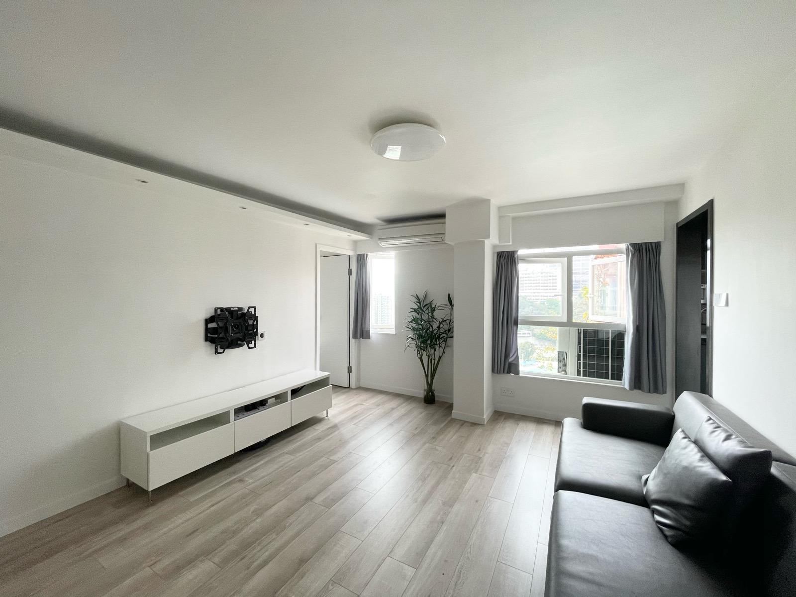 單位裝修簡約簇新,間隔亦四正實用。