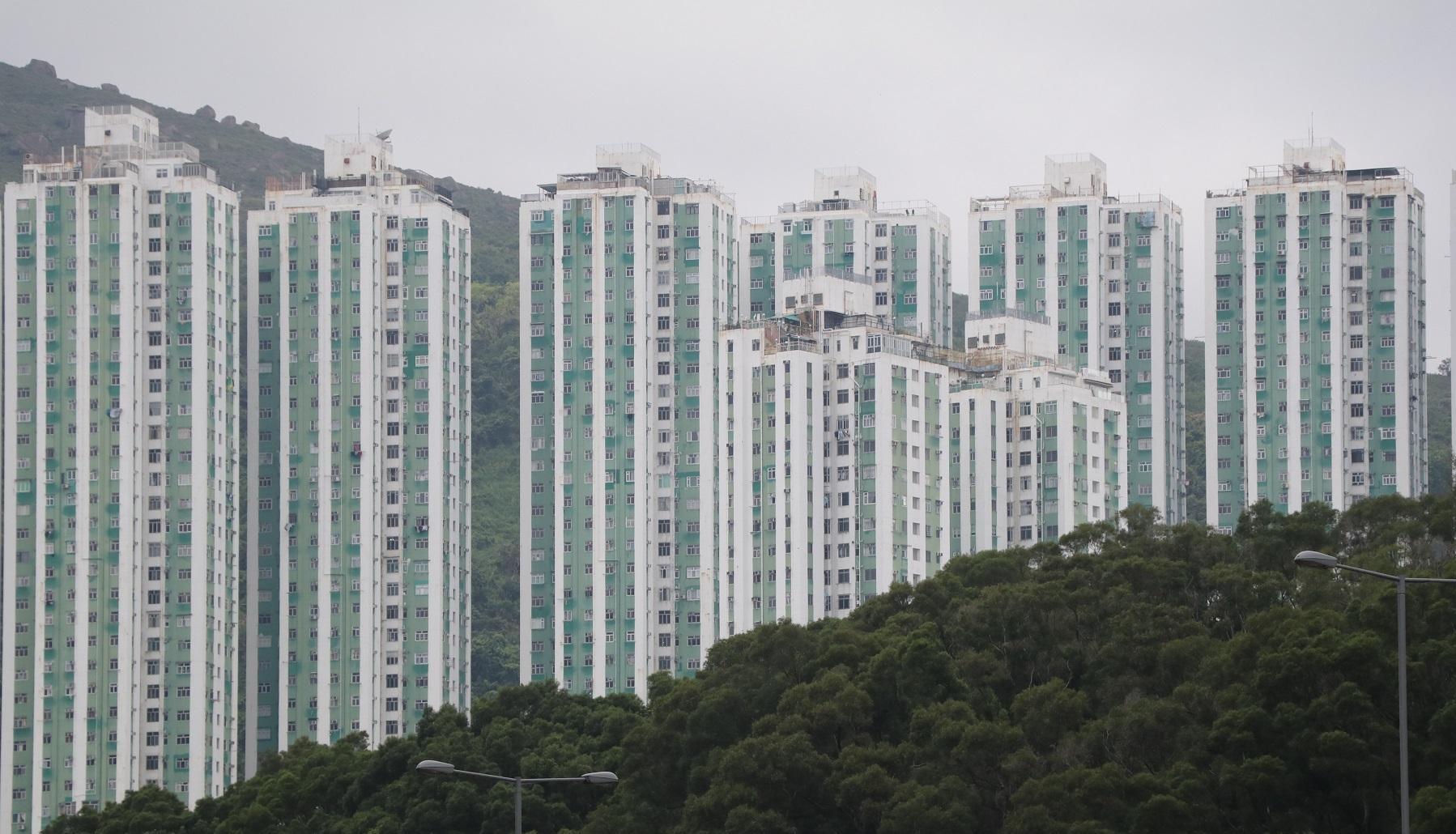 荃灣荃威花園本月暫錄4宗成交,新近錄得一宗兩房靚裝成交,呎價更低見8,955元,較市價平約5%。