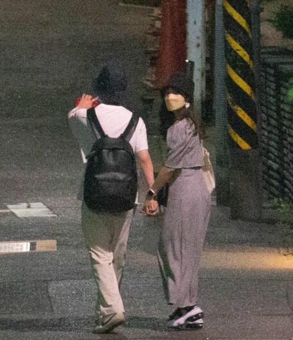 齊藤優里日前度過29歲生日,與本高在街上甜蜜拖手。