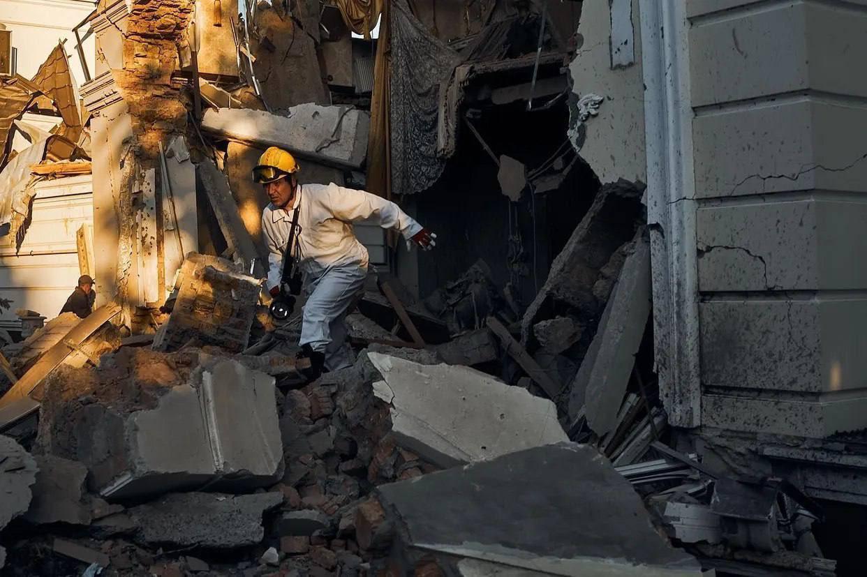 瓦達圖爾斯基(Oleksiy Vadatursky)與妻子在寓所中被轟炸喪生。(Twitter)