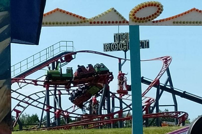 救援人員花約90分鐘才將受困的19人全部救回地面。(Twitter)