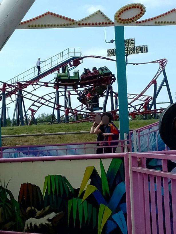 救援人員花約90分鐘才將受困的19人全部救回地面。(Twitter)