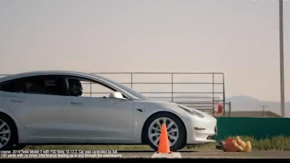 「黎明計劃」(Dawn Project)為剛於6月發布的Tesla最新版本全自動駕駛軟件進行獨立的安全測試。(Twitter)