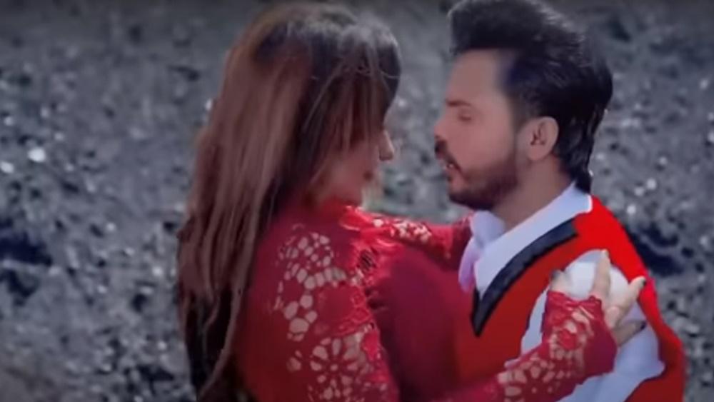 Hero Alom的影片不外乎面對鏡頭擺出甫士或舞蹈,加上簡單視覺效果,或與樂團jam歌之類。(YouTube)