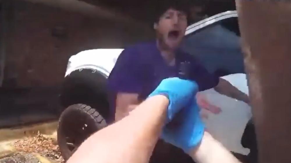 弟弟未有聽從不住辯解。(Twitter)