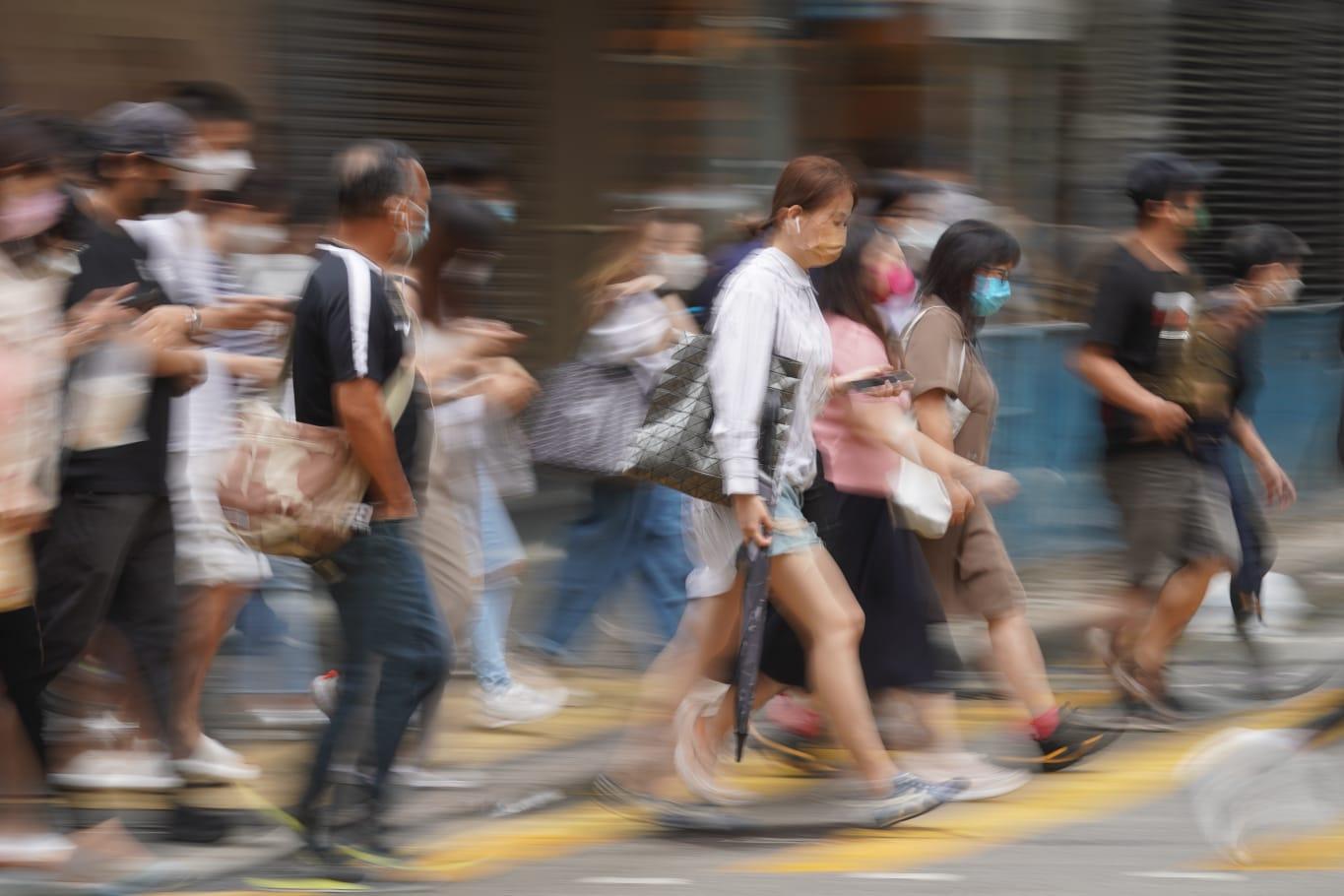 觀塘上班人潮。(李睿哲攝)