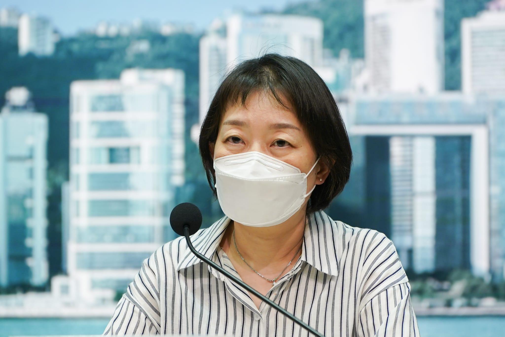 張竹君指,專家了解後得知要稀釋成年的復必泰疫苗不太可行。(李睿哲攝)