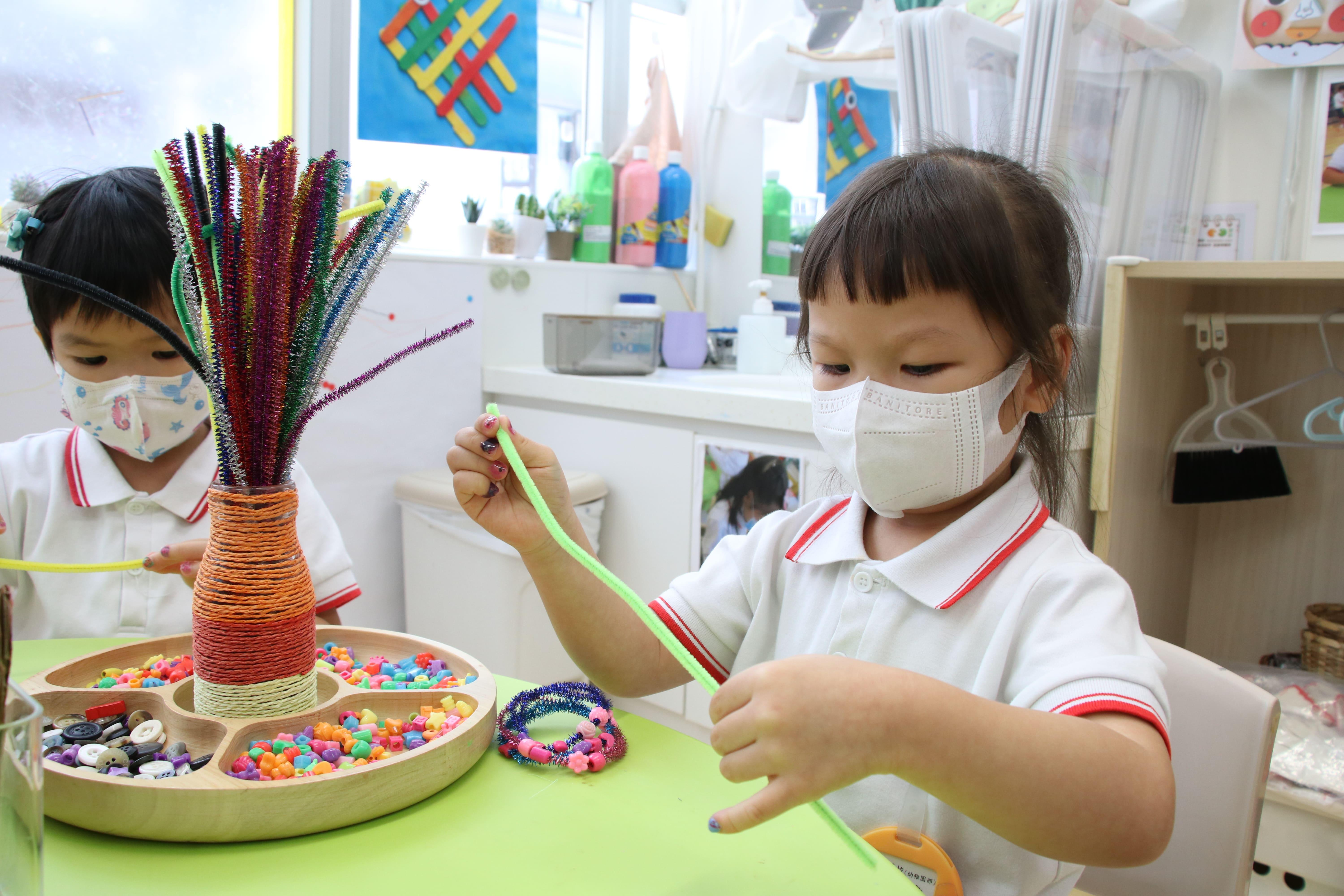 老師為不同班級的學生特設適合他們程度的學習活動。