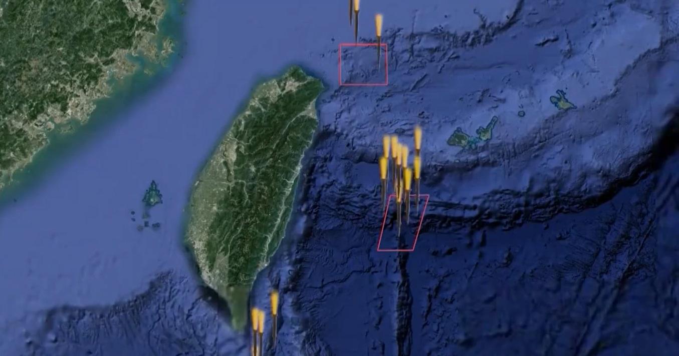 解放軍發射的導彈完全落入台灣東北部、西南部周邊海域。(央視微博截圖)