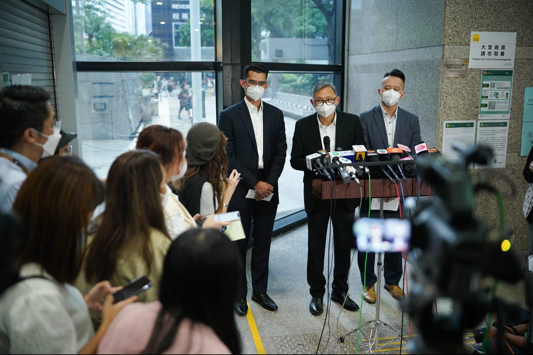 卓孝業指,當局會用目前所有渠道,盡力協助8名在緬甸受人身限制的港人。(李睿哲攝)