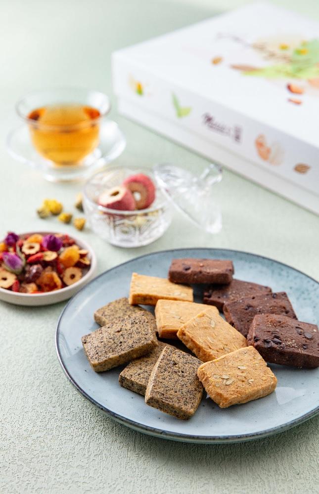 手工曲奇 · 茗茶尊貴禮盒│禮盒內容:手工伯爵茶曲奇12塊、手工堅果曲奇12塊、手工海鹽朱古力曲奇12塊、玫瑰紅棗茶3包、山楂胎菊茶3包