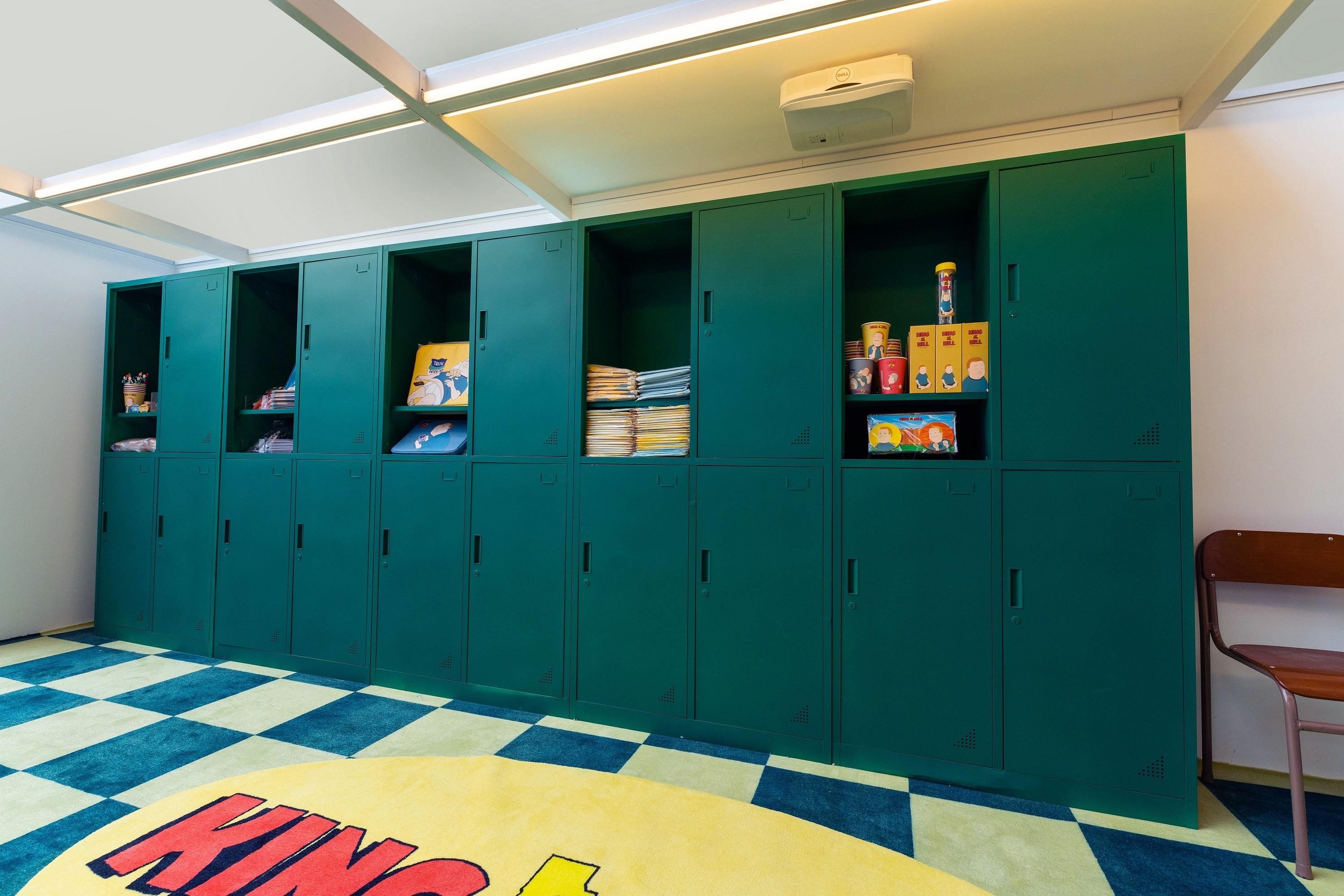 Bobby初中校園走廊打卡位