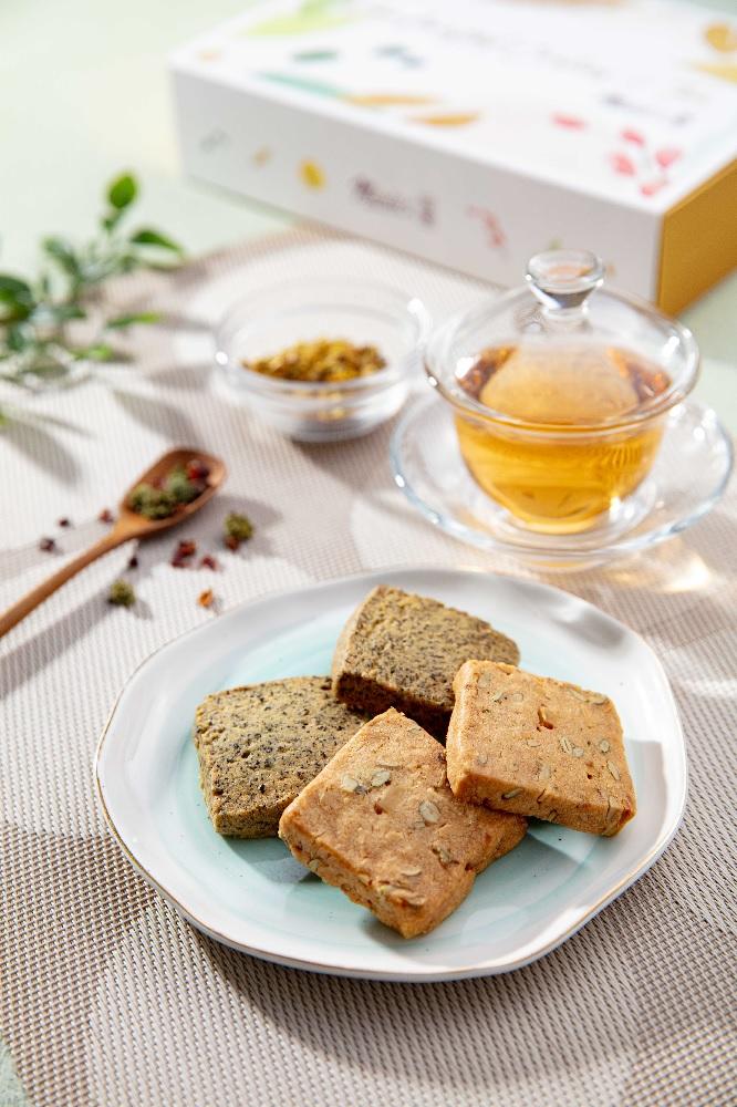 手工曲奇 · 茗茶禮盒│禮盒內容:手工伯爵茶曲奇6塊、手工堅果曲奇6 塊、有機玫瑰果三七花茶3包、金桂花甘草茶3包