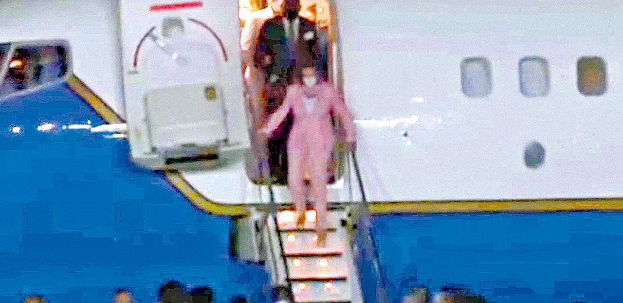 北京嚴厲譴責佩洛西訪台 解放軍圍台島實彈演習