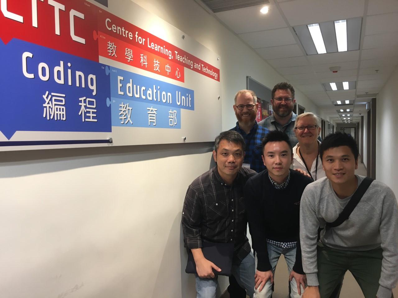 (左起)陳景康主任、胡國柱副校長、林育鋒老師三位先導老師,進修「78小時運算思維培訓」。