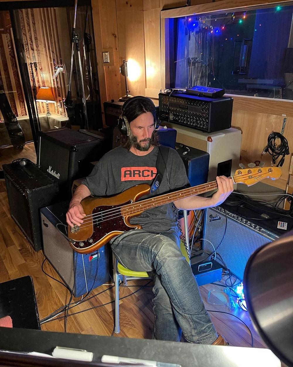 奇洛開始為Dogstar回歸作準備。