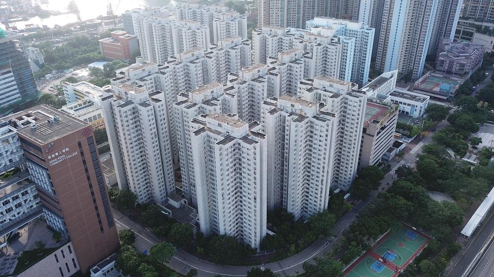 多次膺居屋王的旺角富榮花園,新近錄得4座頂層兩房單位,以未補地價463.8萬元成交,造價跌穿5球。(資料圖片)