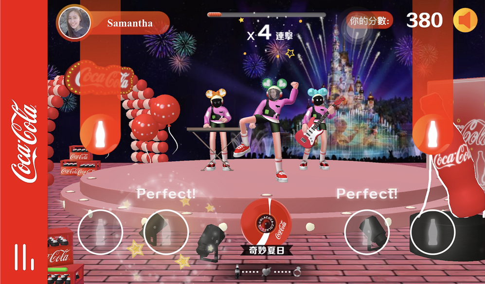 掃瞄「香港迪士尼樂園」特別版可口可樂樽蓋底QR碼,即可登陸樂園版遊戲。