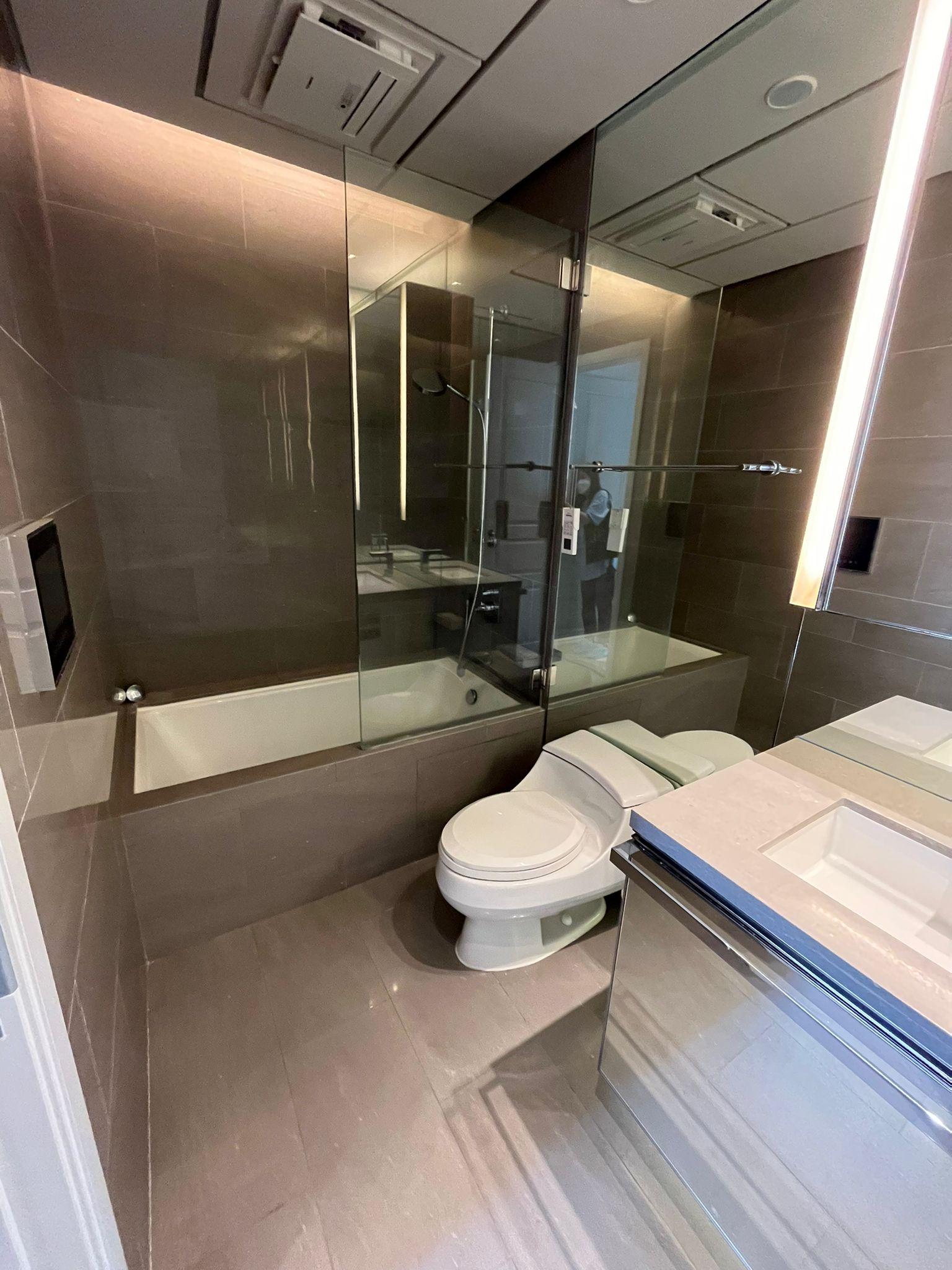 浴室裝修新淨美觀。