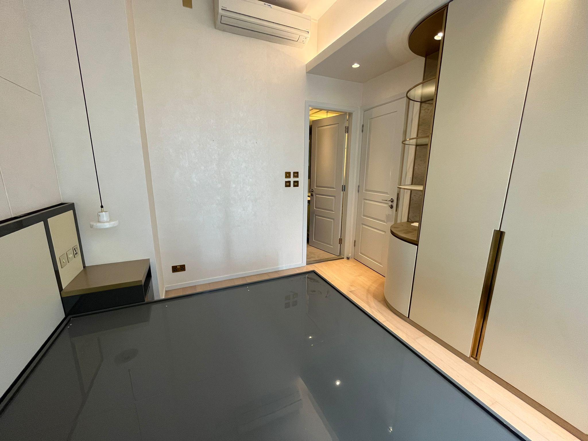 主人套房闊大四正,設有置頂大櫃,方便收納。