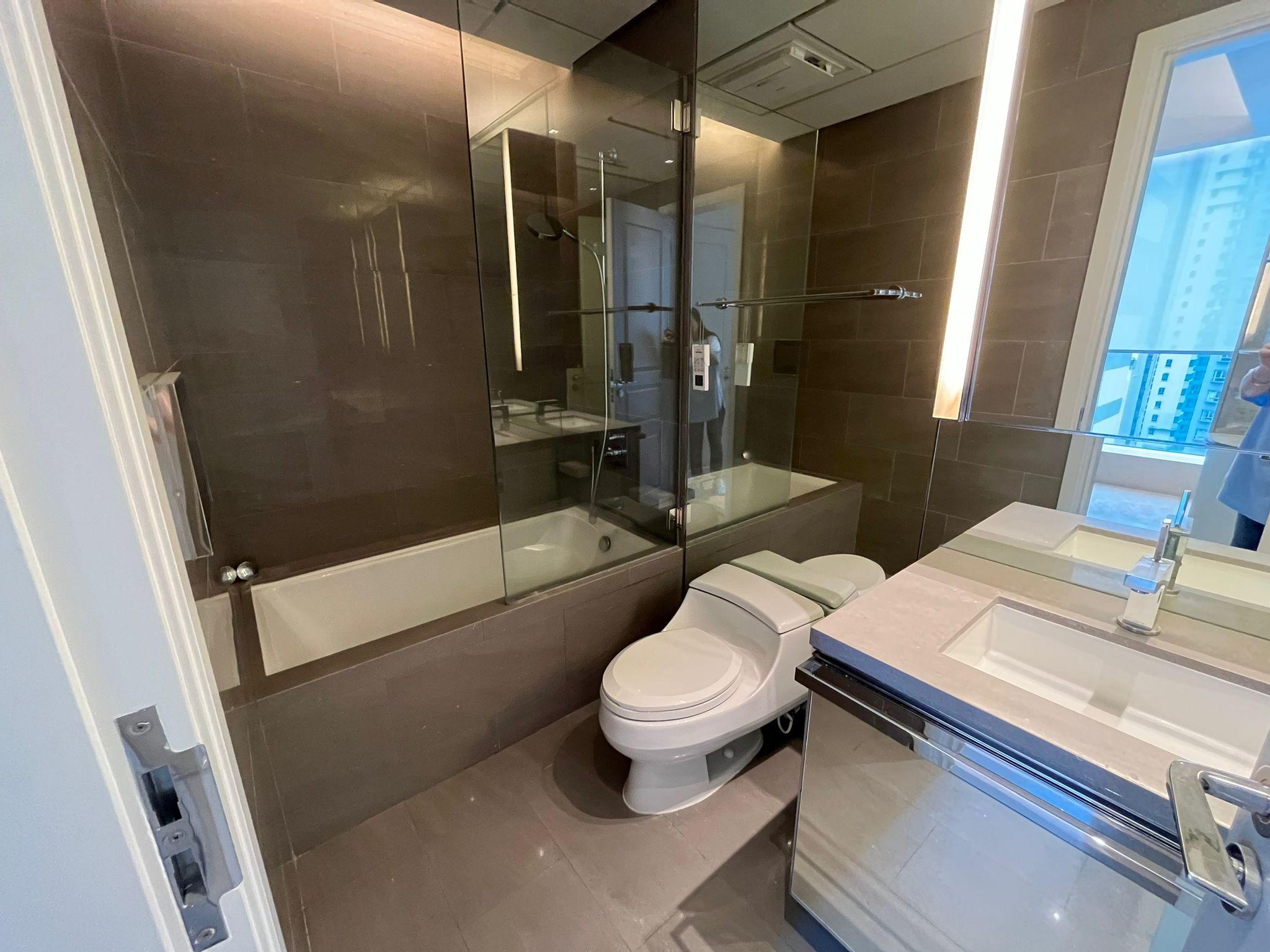 浴室裝修新淨美觀。