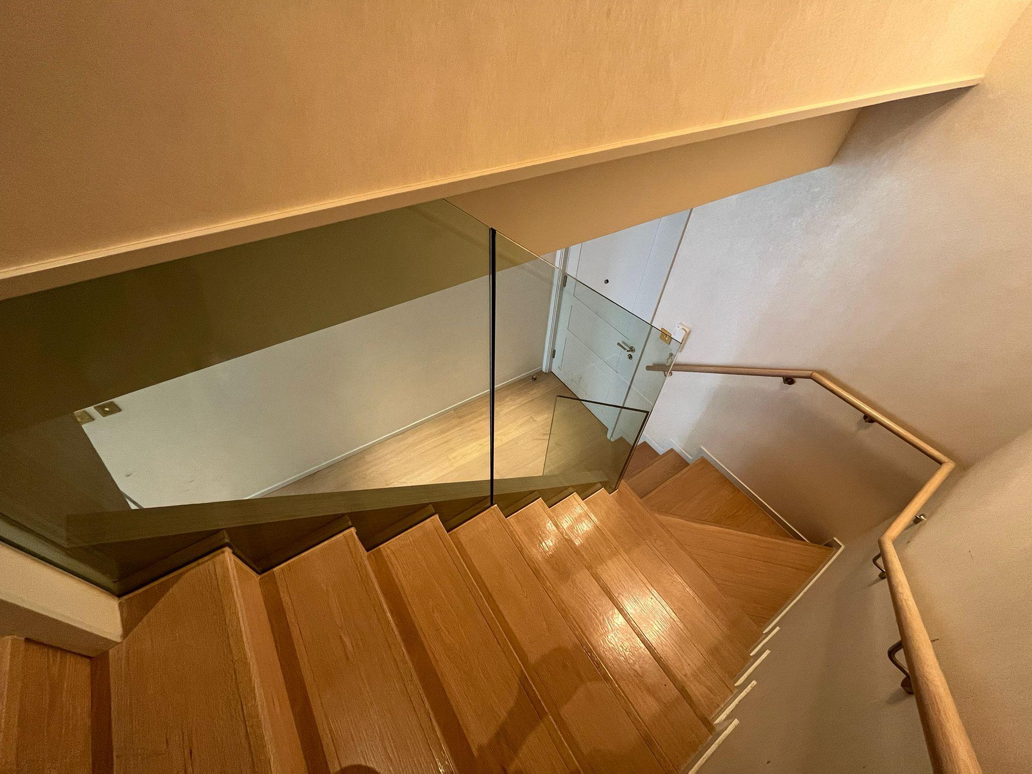 從內置樓梯登上2樓,是兩間睡房。