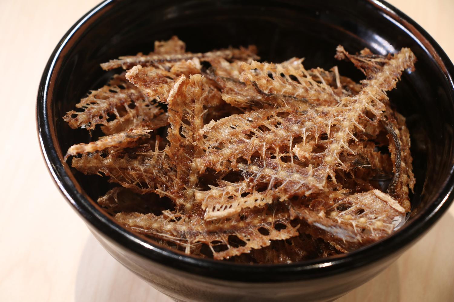 池魚骨脆餅 ($28)