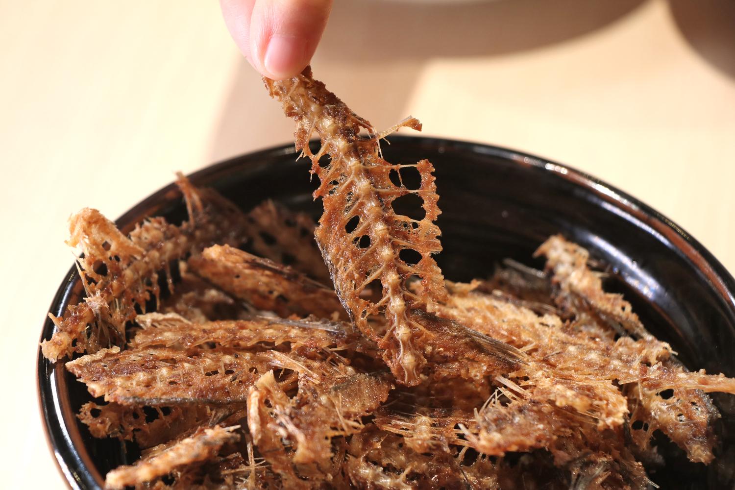 池魚骨脆餅 ($28)