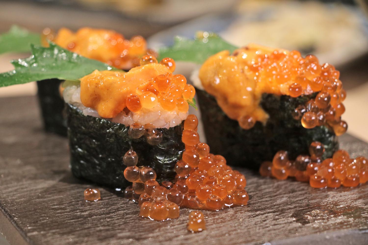 渾身是膽三文魚子軍艦 ($58)