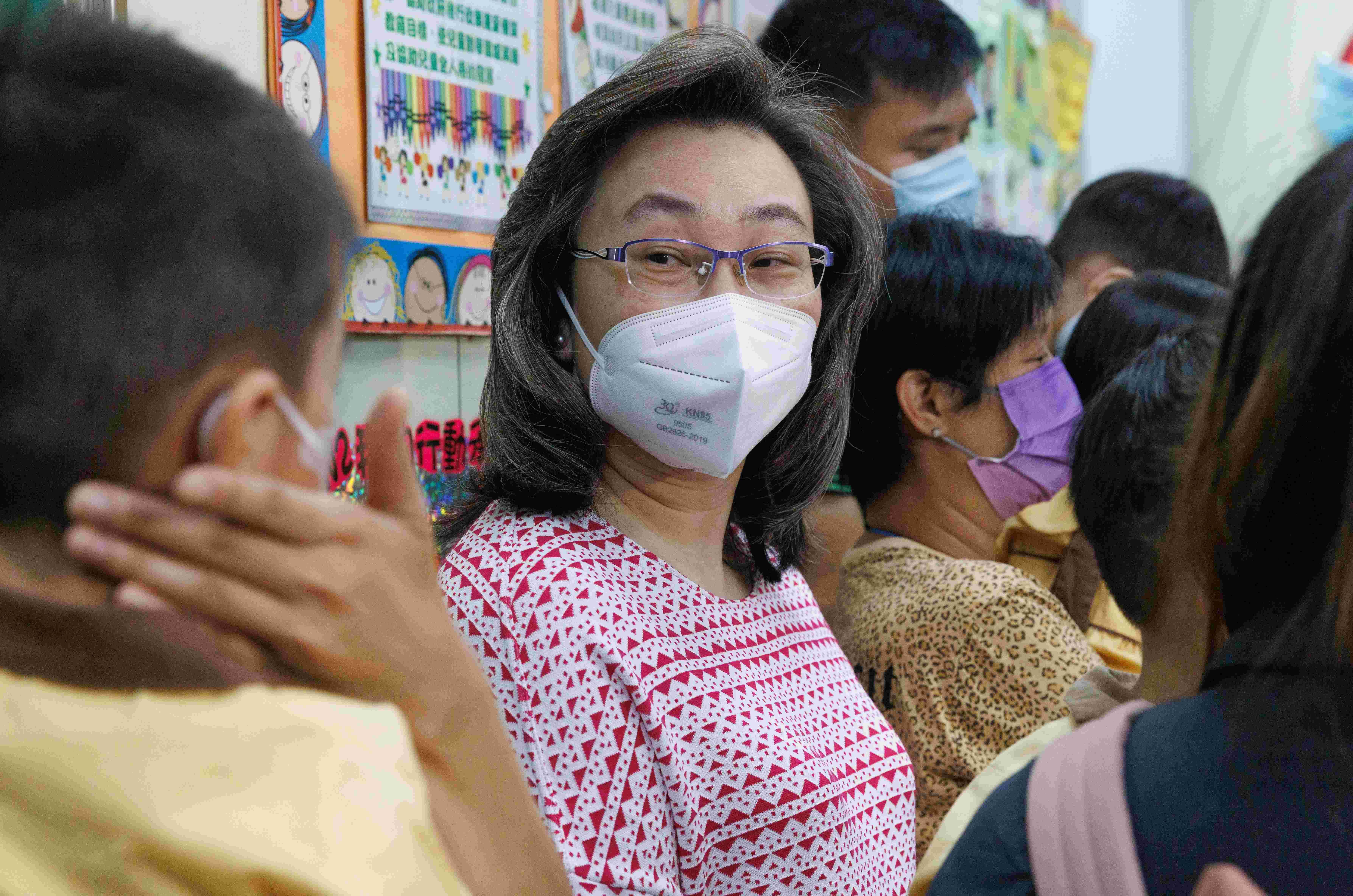 何蓓茵 土瓜灣 公務員事務局局長楊何蓓茵視察兒童接種疫苗情況