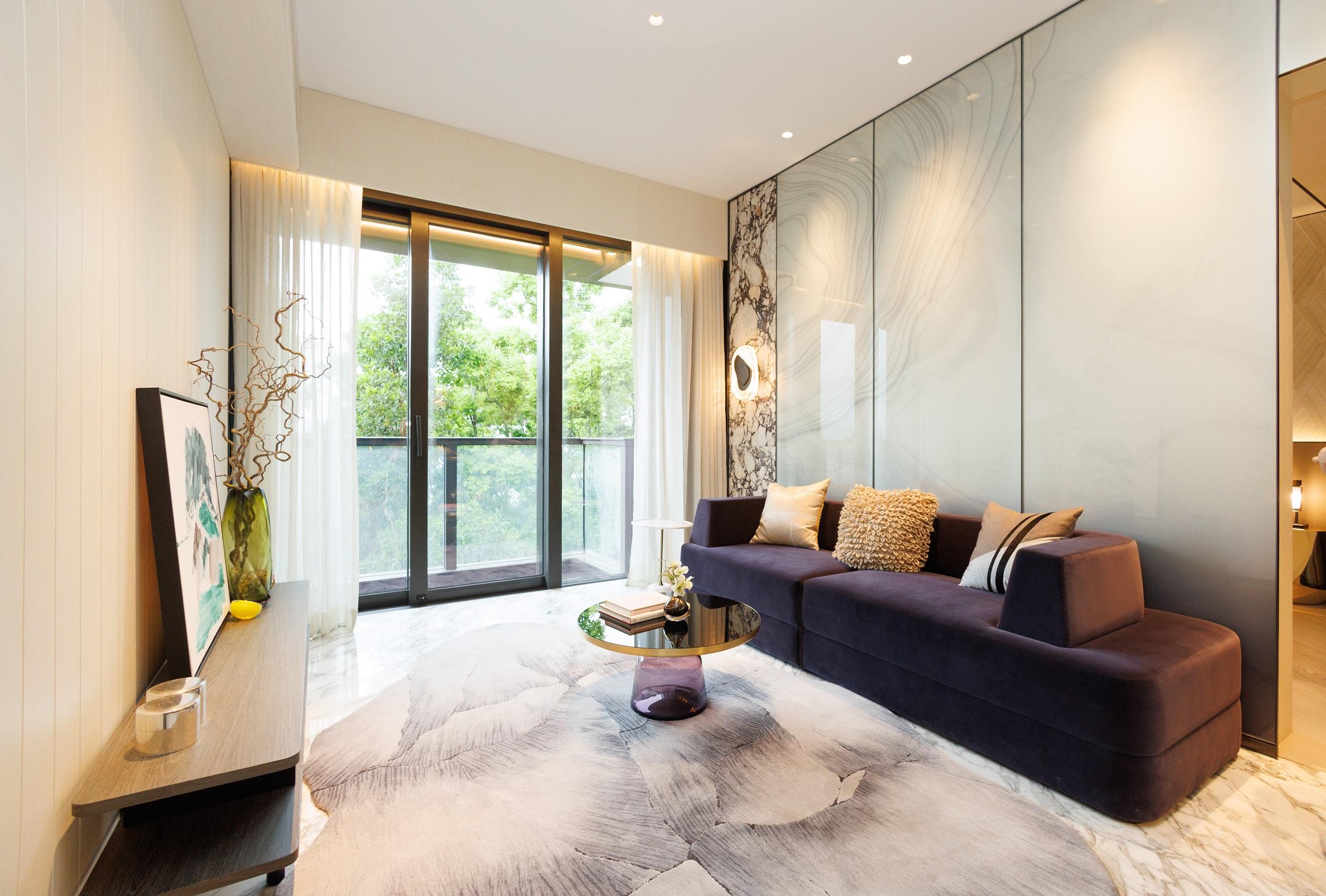 豪宅新盤|林海山城現樓1160方呎三房示位 大理石應用於餐桌和牆壁 貫穿客飯廳