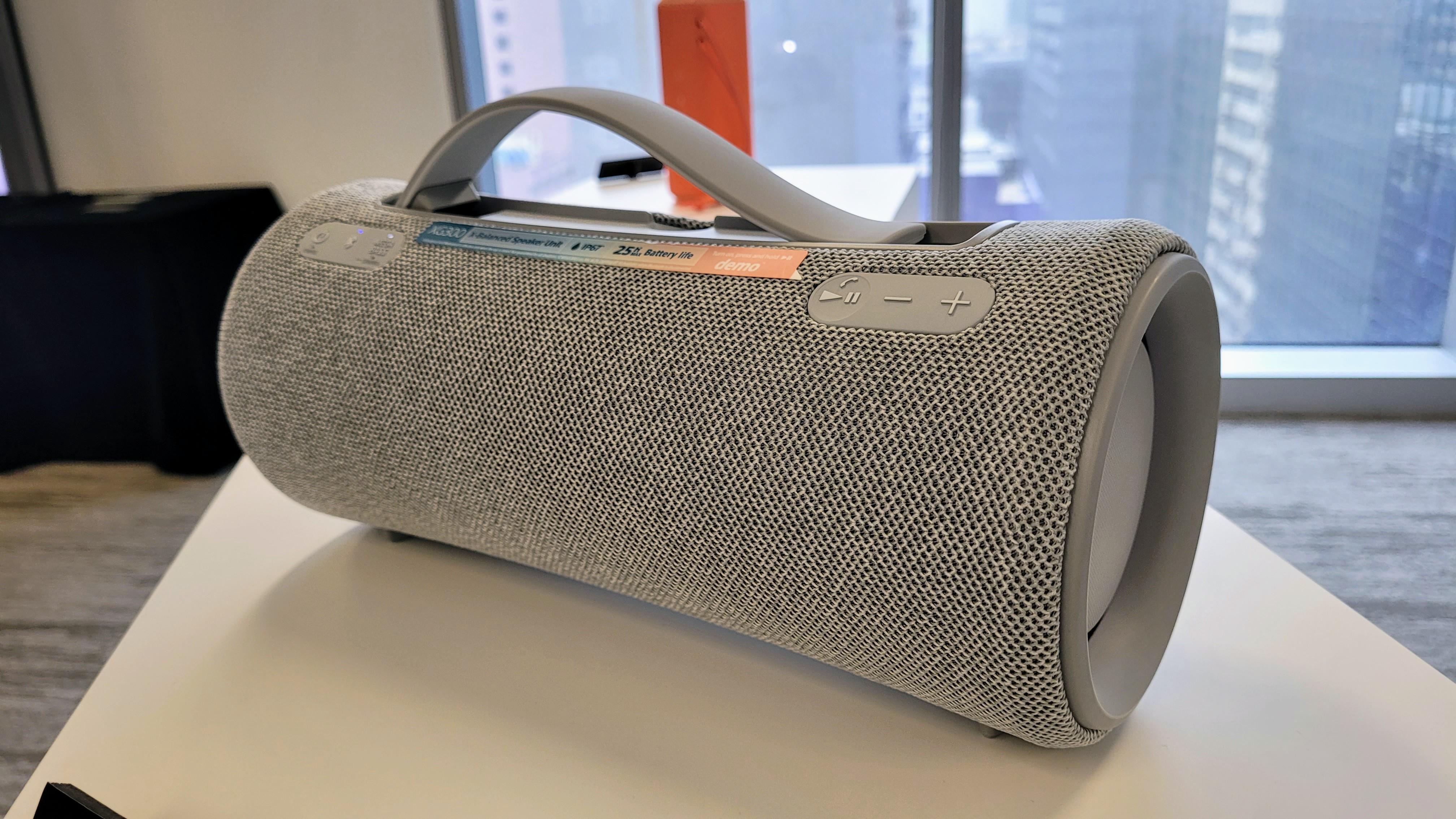 SRS-XG300設有伸縮式手柄。