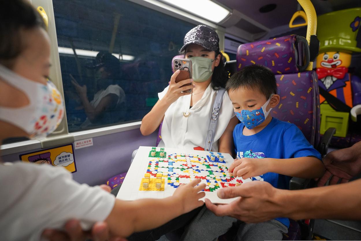 大家更可以看到充滿香港懷舊文化的樂高玩具。