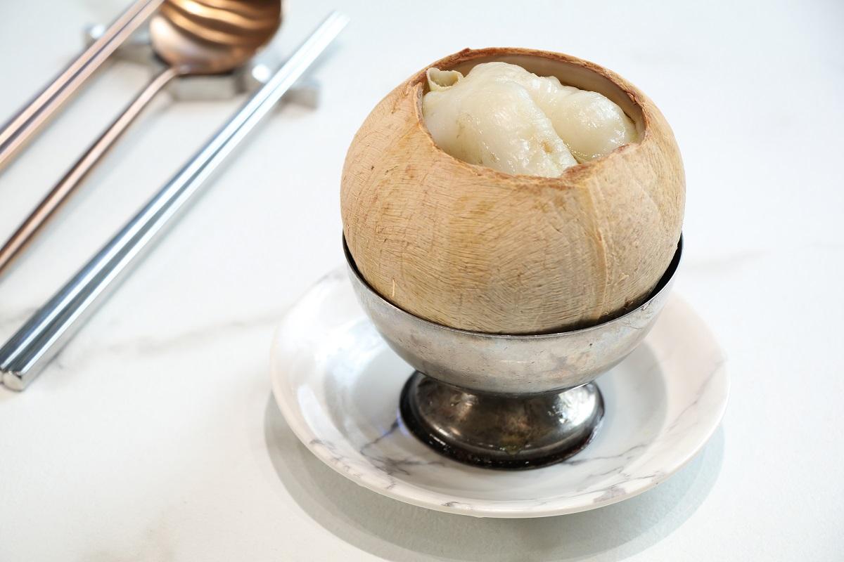 椰皇燉珍寶花膠($68)