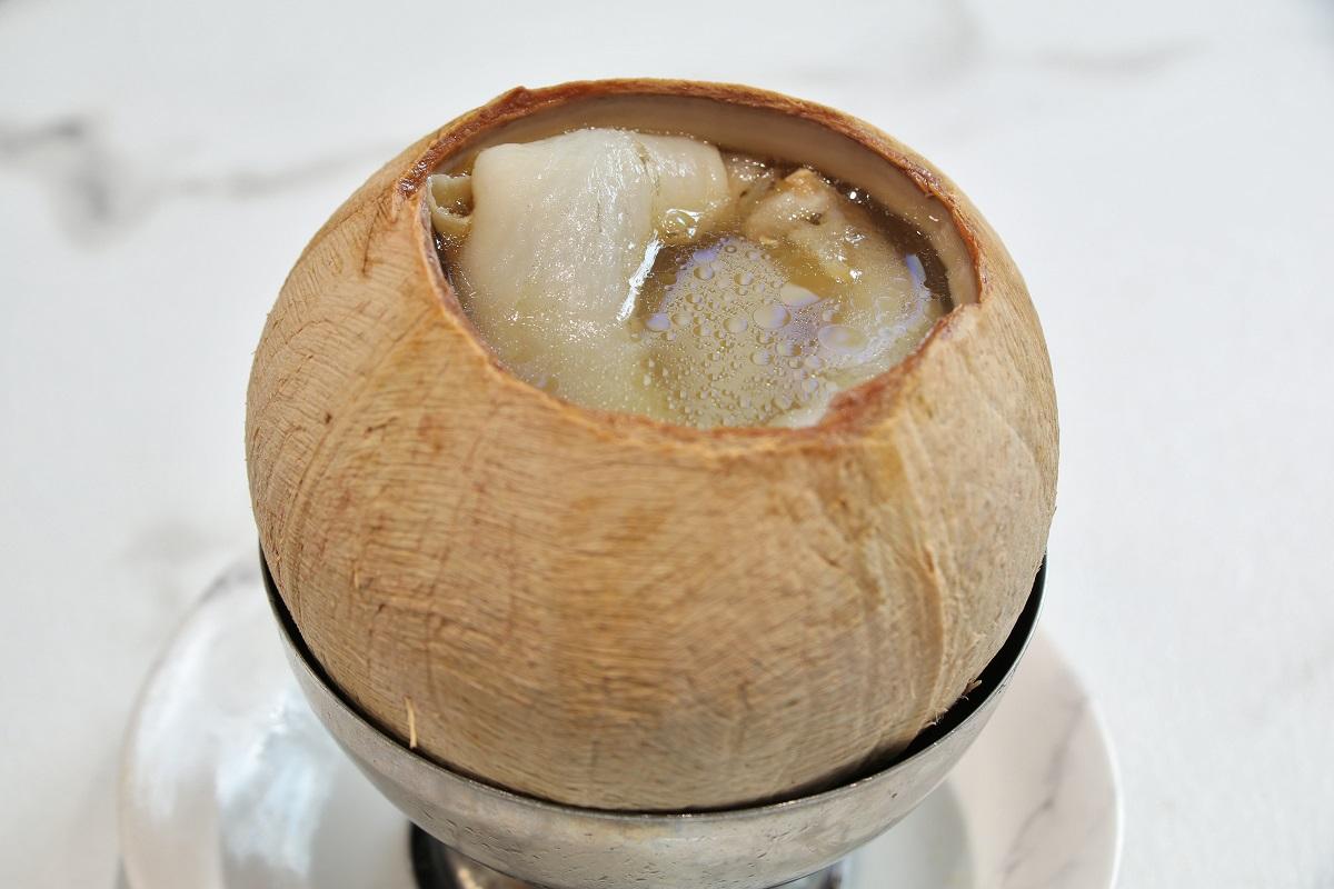 椰皇燉珍寶花膠($68)