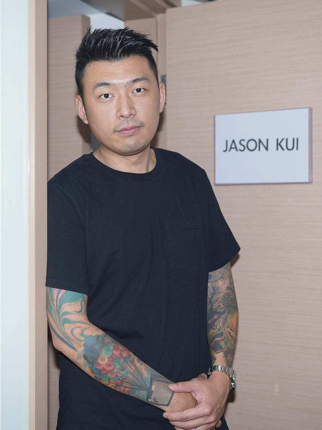 Jason Kui表示,每星期都會去黃大仙為阿Mo的康復進度上香。(李睿哲攝)
