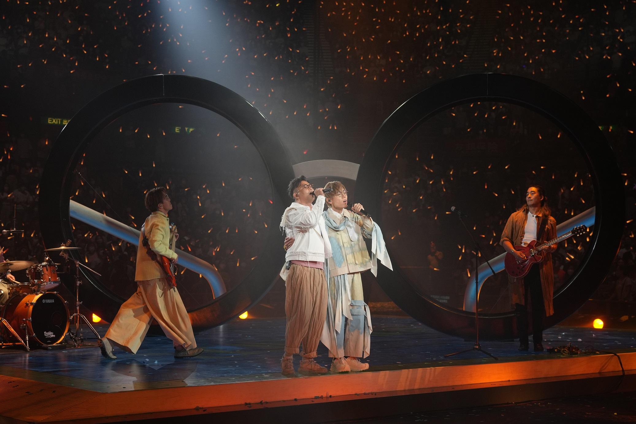 6號笑言,RubberBand已有兩名處女座的成員,加埋林家謙可合唱「小氣簿」。(陳奕釗攝)