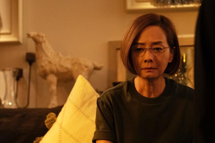 影后毛姐演面對事業、家庭的美鳯,立體呈現現代女性的矛盾與掙扎。(《阿媽有咗第二個》劇照)