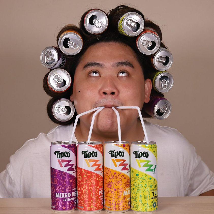 「Lowcostcosplay用幾個汽水罐充當髮卷,化身包租婆。