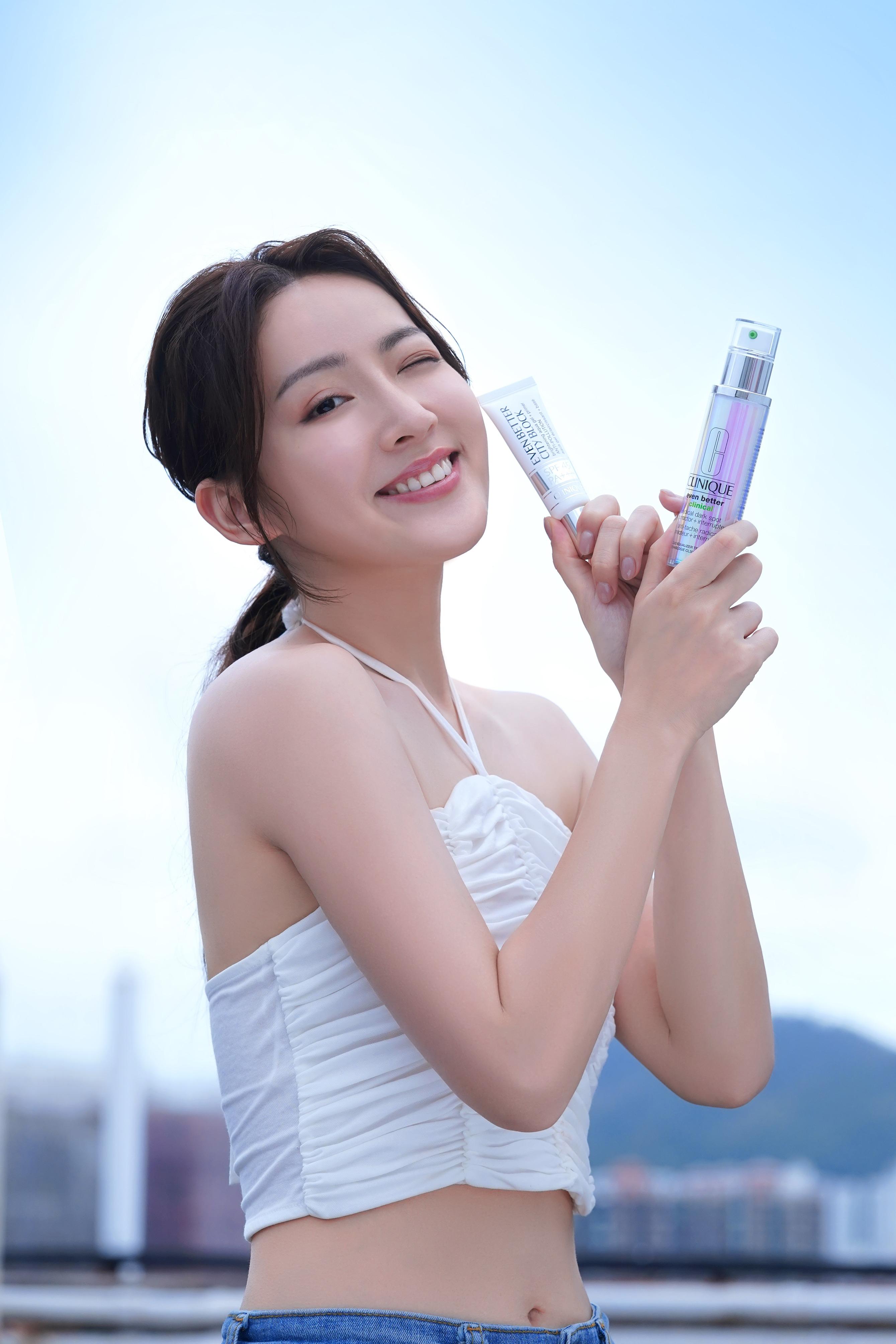 日間配合勻淨科研抗污染亮白水凝防曬底霜($355/30ml),築起抗紫外線及抗氧化防護罩。輕盈的粉紅色水感啫喱,可同時用作妝前底霜。